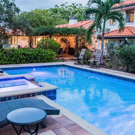 Family 4 Bedroom 3 Bathroom Pool Home With Huge Yard